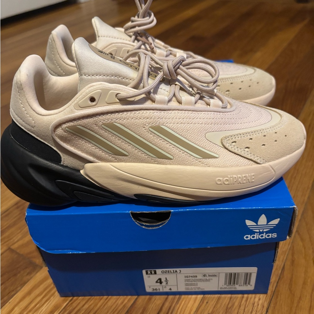 ADIDAS OZELIA J SNEAKERS SIZE 4.5